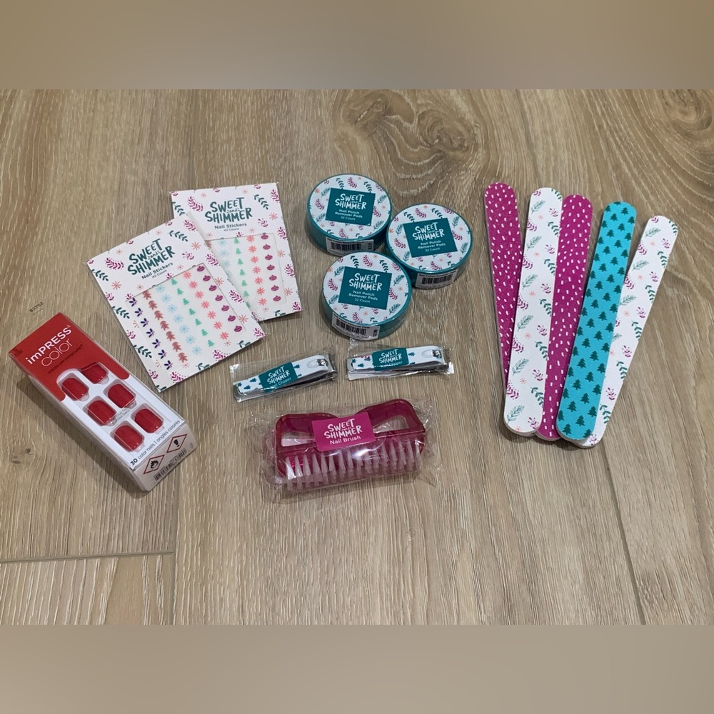 Sweet and Shimmer Holiday Nail Accessories + imPRESS color press on nails